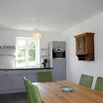 Wassernahes Mit Meerblick Und Schwimmbadnutzung In Sellin - Rohrweihe *