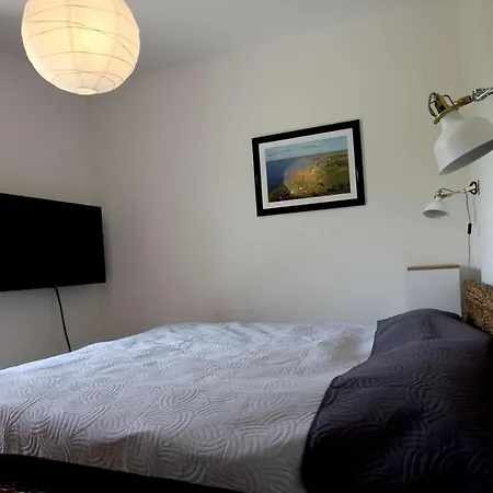 Wassernahes Mit Meerblick Und Schwimmbadnutzung In Sellin - Rohrweihe *