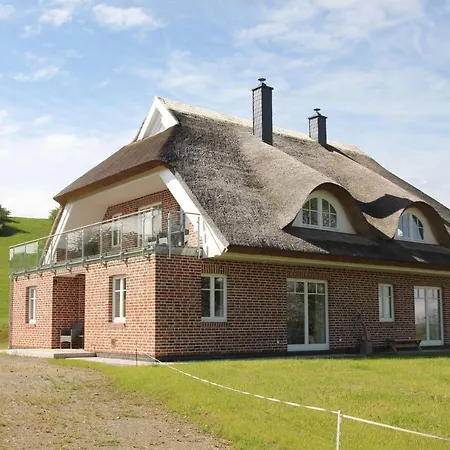 Wassernahes Mit Meerblick Und Schwimmbadnutzung In Sellin - Rohrweihe Гагер