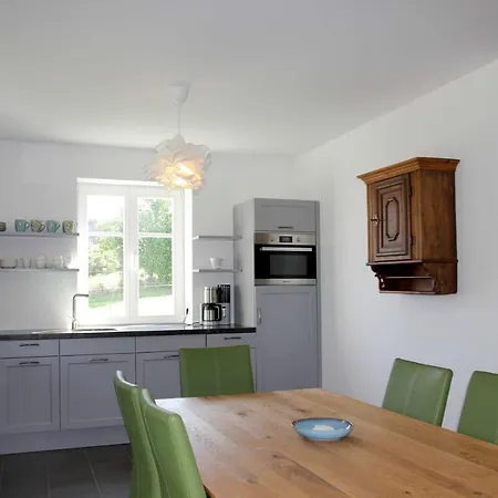 Wassernahes Mit Meerblick Und Schwimmbadnutzung In Sellin - Rohrweihe *