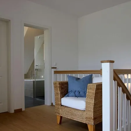 Wassernahes Mit Meerblick Und Schwimmbadnutzung In Sellin - Rohrweihe *