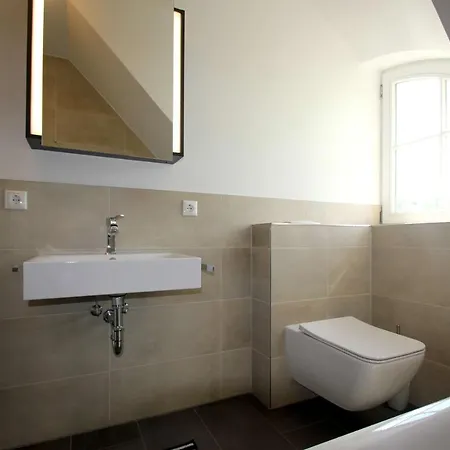 Wassernahes Mit Meerblick Und Schwimmbadnutzung In Sellin - Rohrweihe