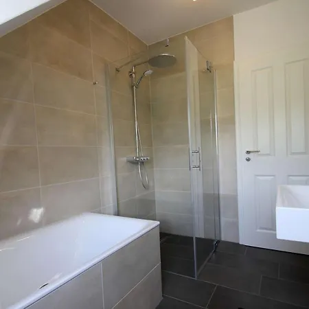 Wassernahes Mit Meerblick Und Schwimmbadnutzung In Sellin - Rohrweihe Σπίτι διακοπών