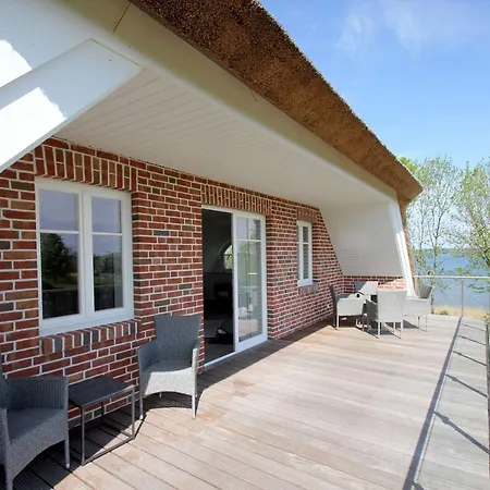 Wassernahes Mit Meerblick Und Schwimmbadnutzung In Sellin - Rohrweihe * Gager