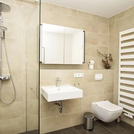 Wassernahes Mit Meerblick Und Schwimmbadnutzung In Sellin - Rohrweihe 펜션 *