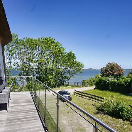 Wassernahes Mit Meerblick Und Schwimmbadnutzung In Sellin - Rohrweihe *