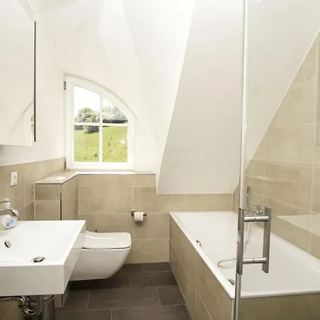 Дом отдыха Wassernahes Mit Meerblick Und Schwimmbadnutzung In Sellin - Rohrweihe *
