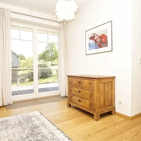 Wassernahes Mit Meerblick Und Schwimmbadnutzung In Sellin - Rohrweihe * Гагер