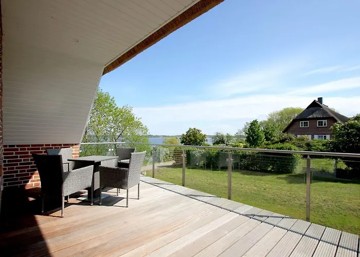 Wassernahes Mit Meerblick Und Schwimmbadnutzung In Sellin - Rohrweihe Prázdninový dům *